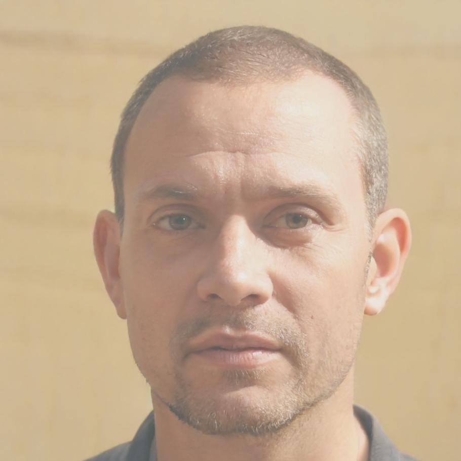 Retrato profesional de Iñaki Urrutia, analista senior